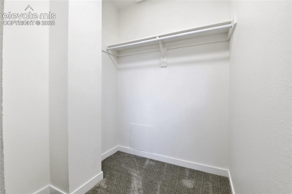 Image 21 of 26: Closet
