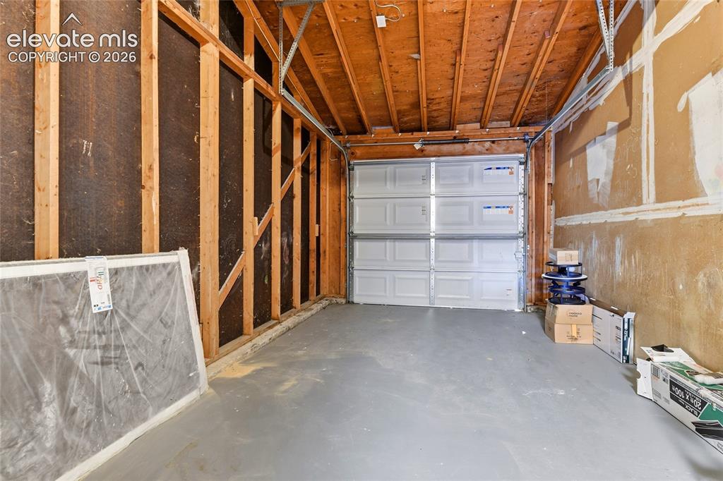 Image 24 of 26: Garage