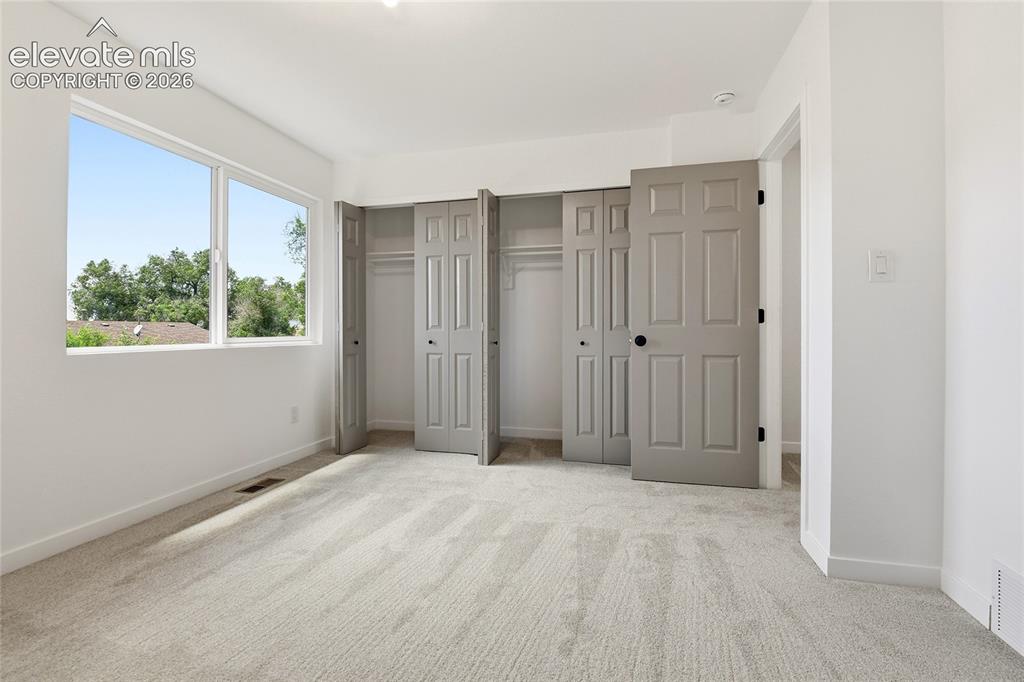 Image 5 of 26: Bedroom