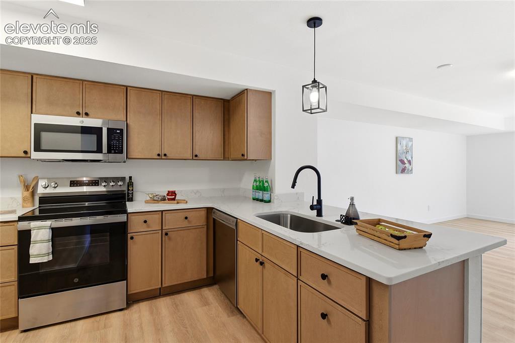 Image 9 of 26: Kitchen