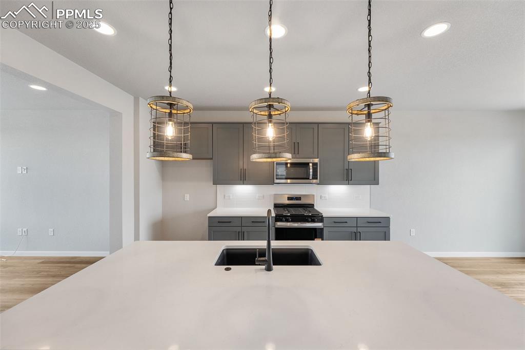 Image 13 of 48: Kitchen