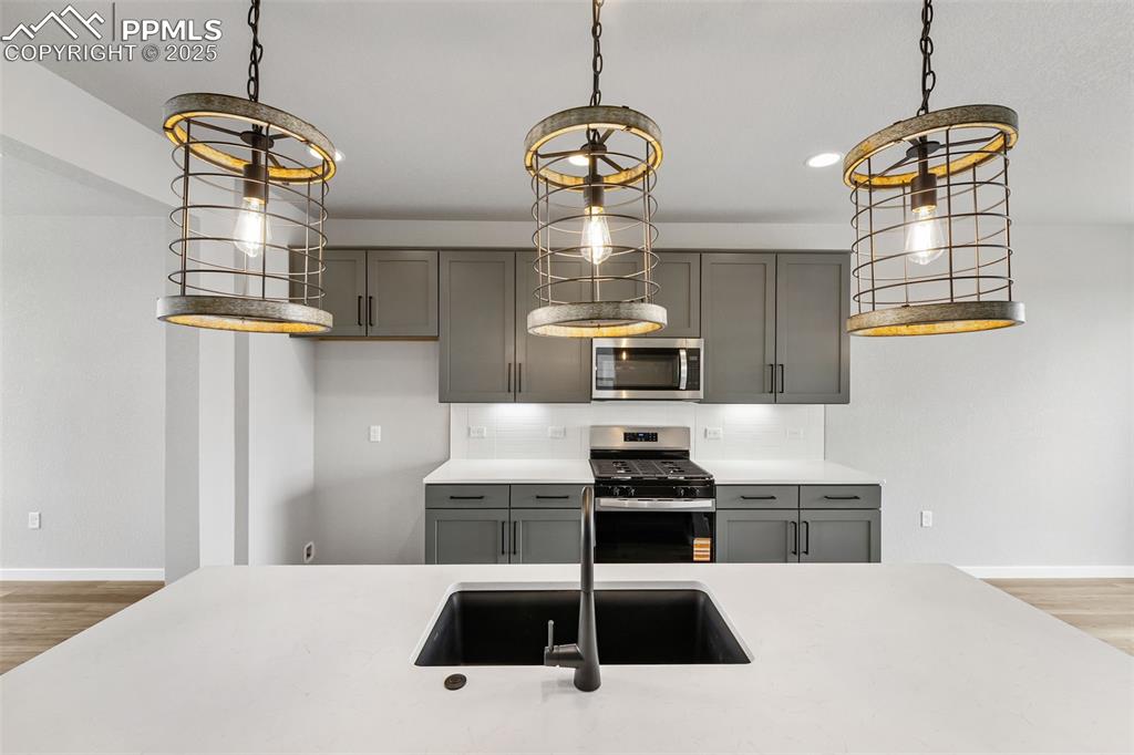 Image 14 of 48: Kitchen