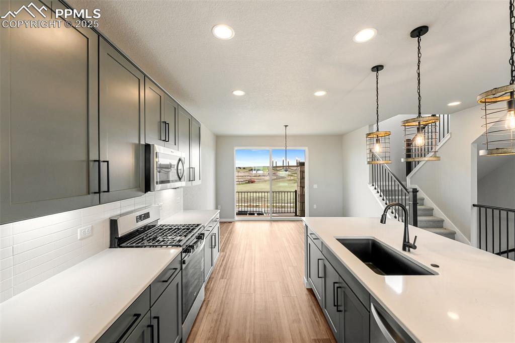 Image 15 of 48: Kitchen