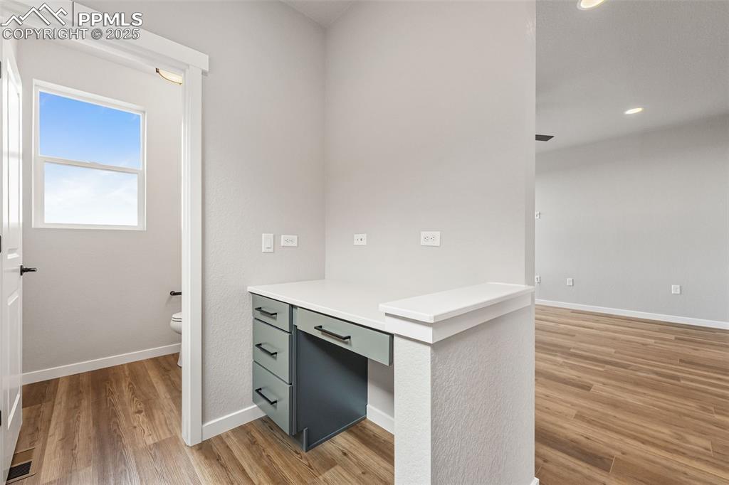 Image 23 of 48: Office