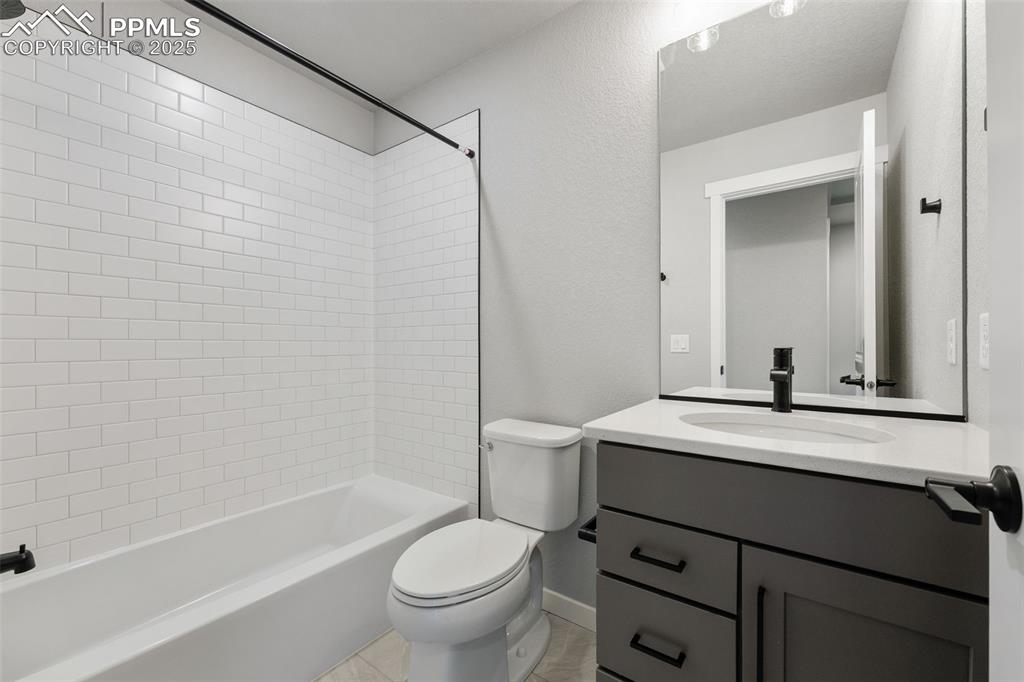 Image 31 of 48: Bathroom