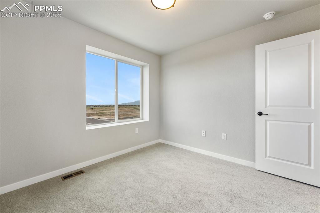 Image 34 of 48: Bedroom