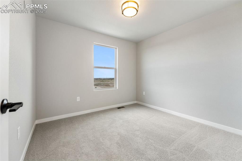 Image 35 of 48: Bedroom