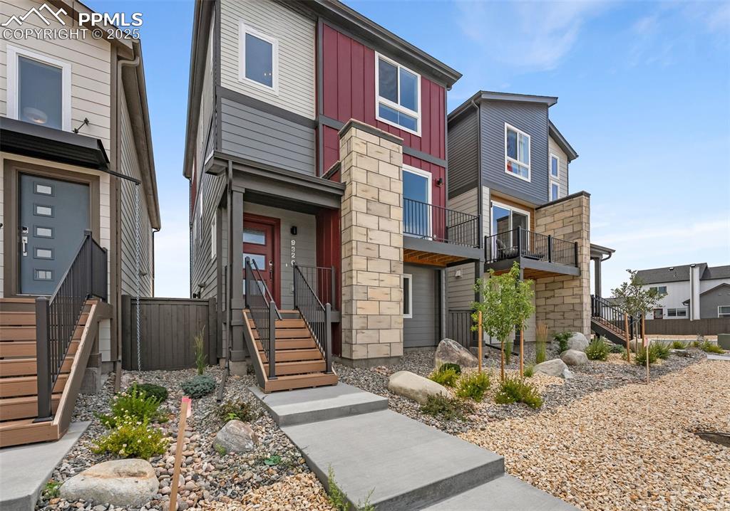 Image 4 of 48: Front of Structure