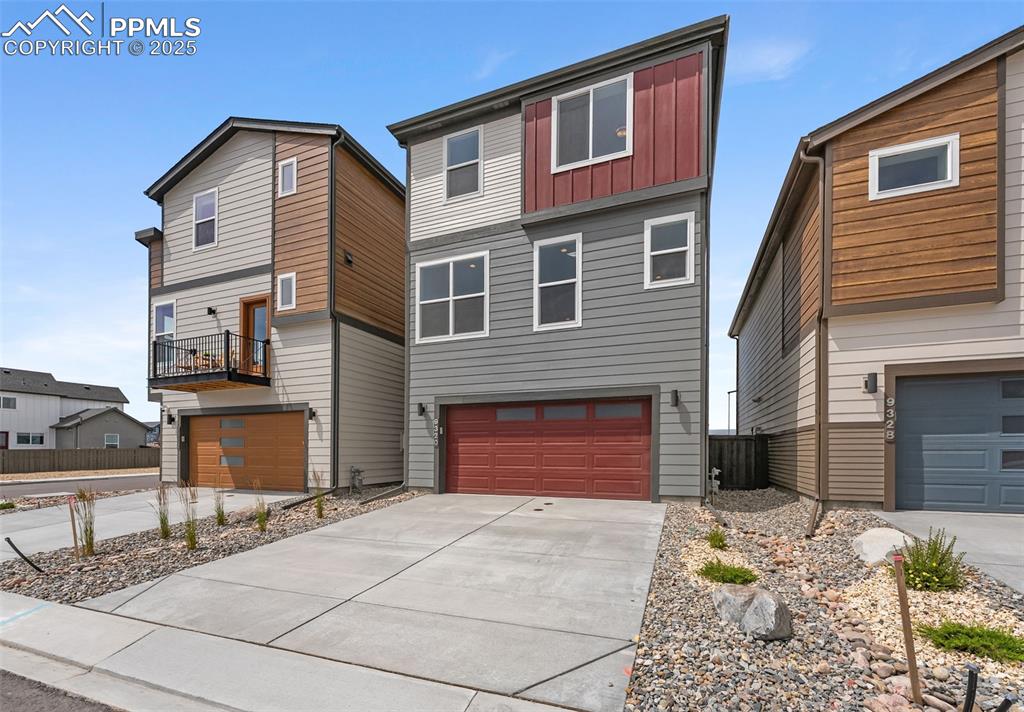 Image 45 of 48: Back of Structure