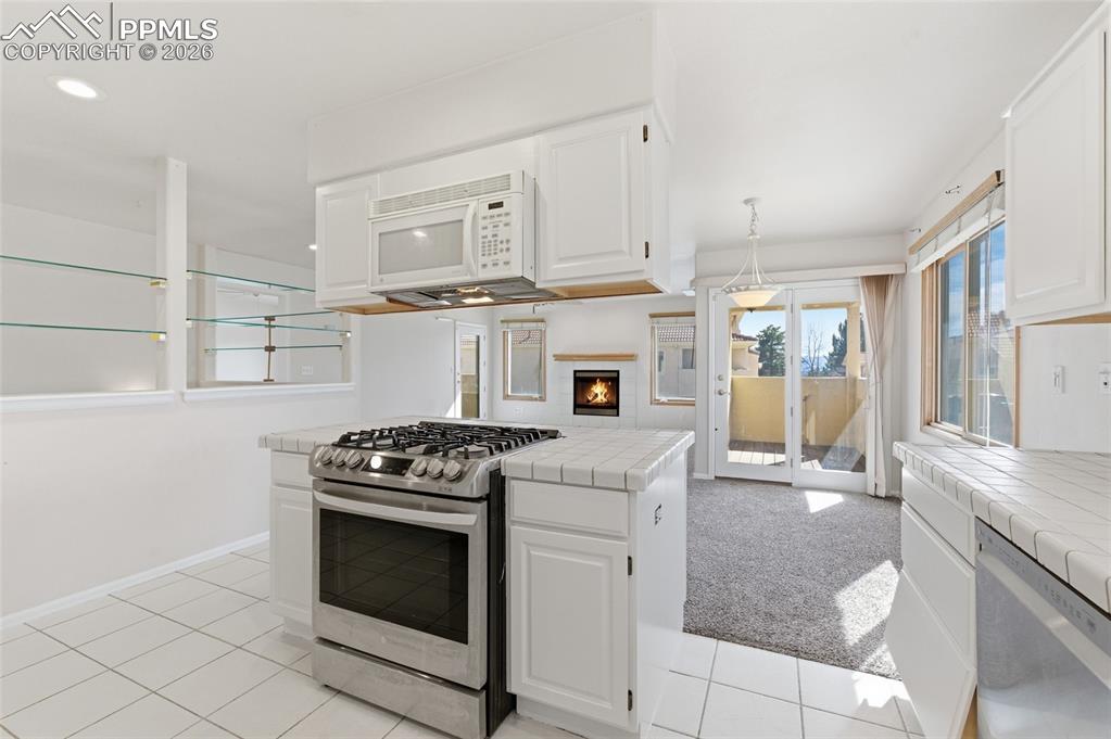 Image 10 of 41: Kitchen