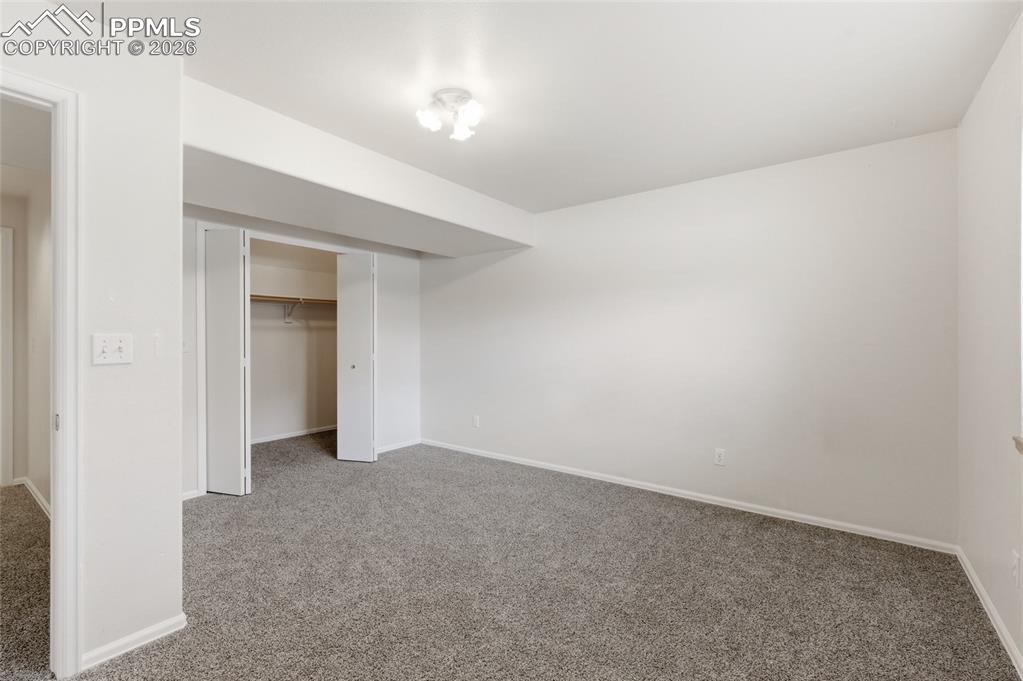 Image 32 of 41: Bedroom