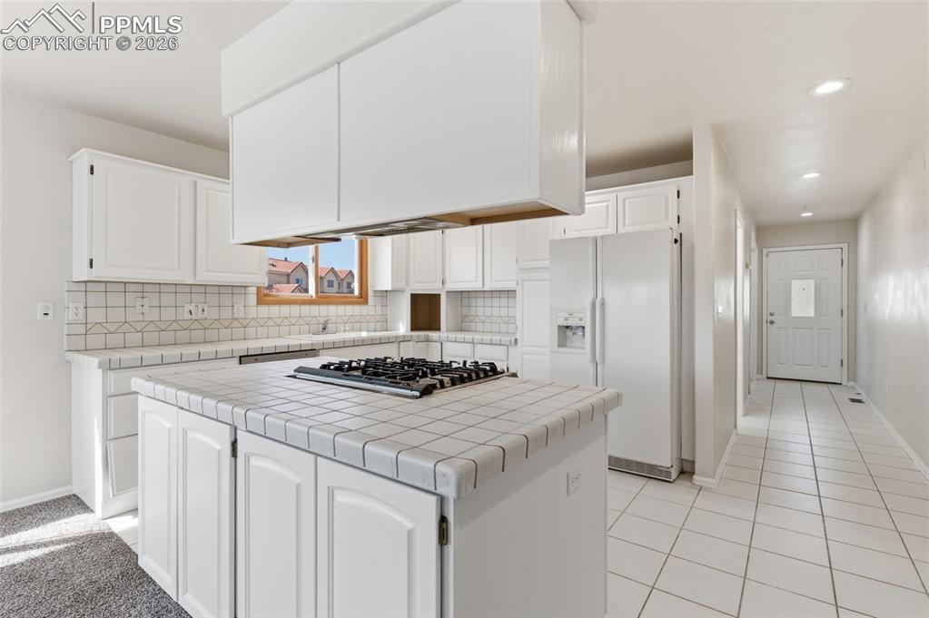 Image 8 of 41: Kitchen