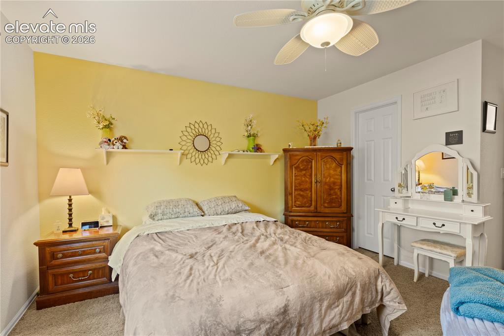 Image 10 of 27: Bedroom