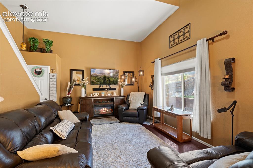 Image 5 of 27: Living Room
