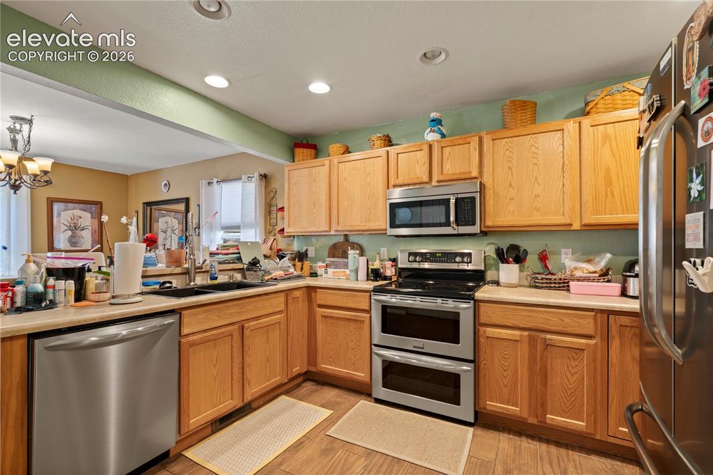 Image 8 of 27: Kitchen