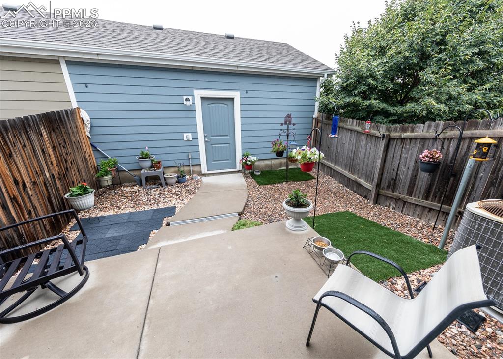 Image 23 of 24: Patio