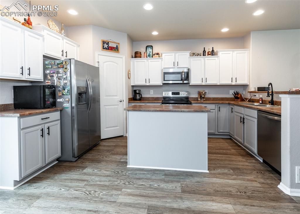 Image 5 of 24: Kitchen