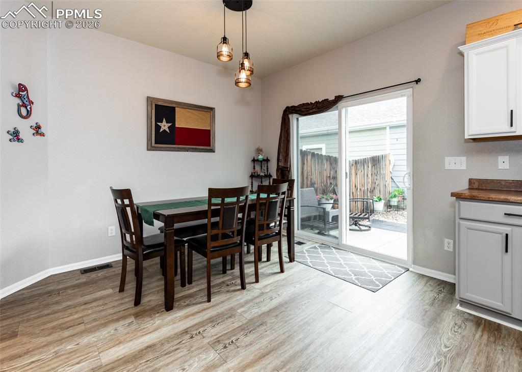 Image 8 of 24: Dining Area