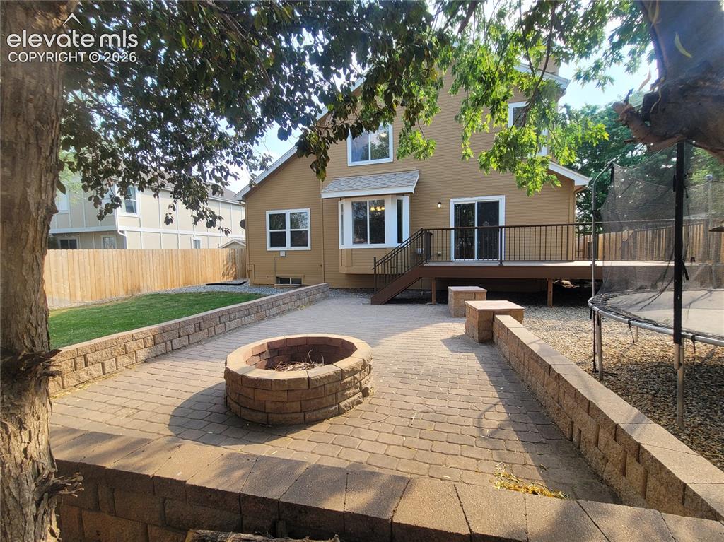 Image 19 of 22: Yard