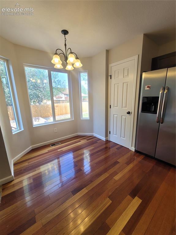 Image 2 of 22: Dining Area