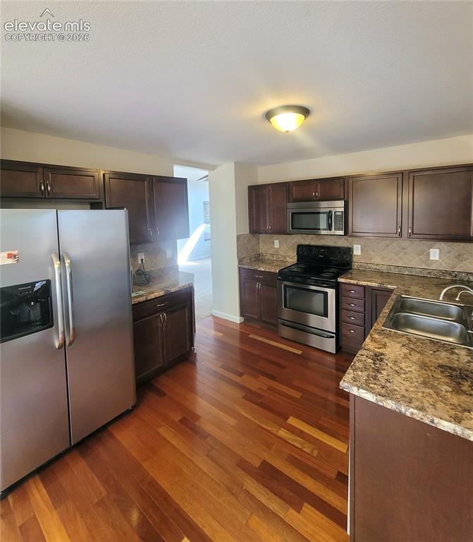 Image 22 of 22: Kitchen