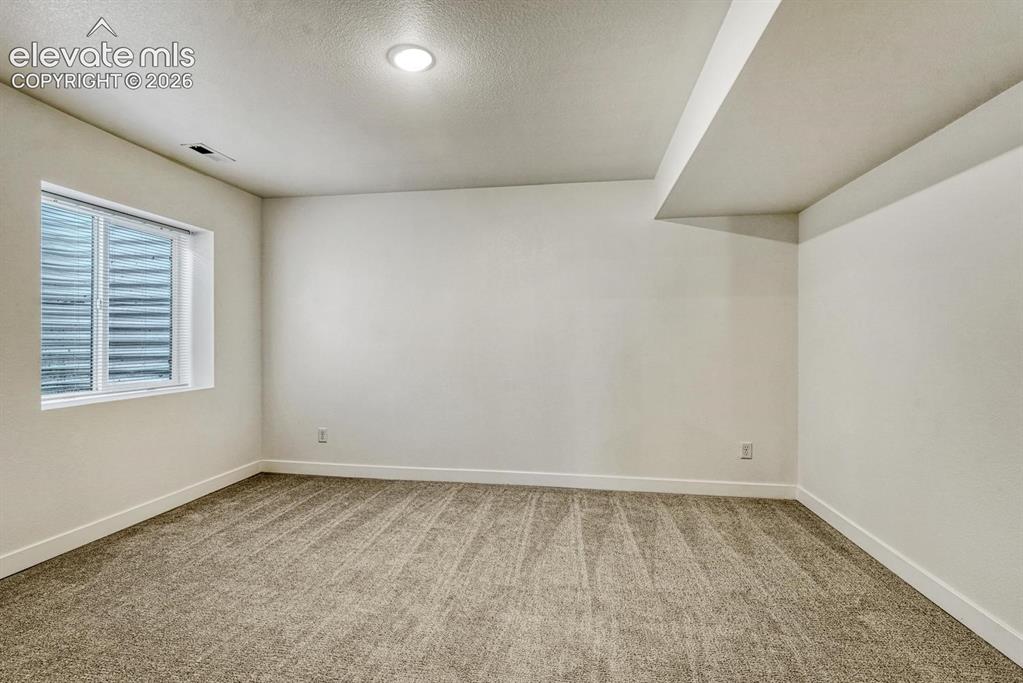 Image 39 of 50: Family/Recreation room