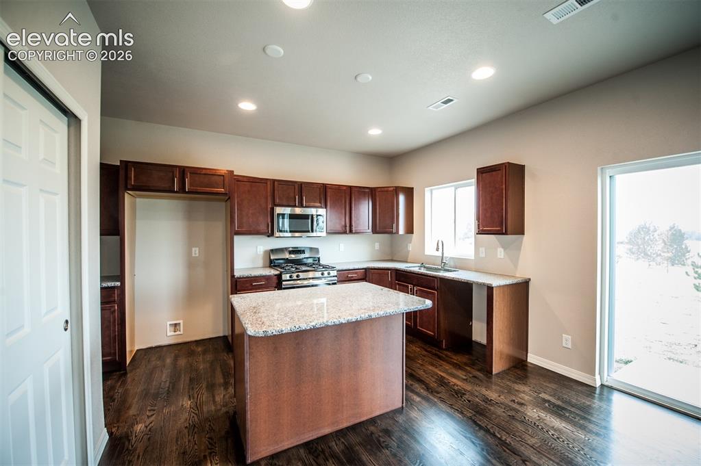 Image 7 of 29: Kitchen