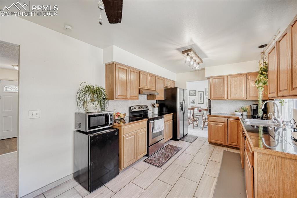 Image 10 of 30: Main level