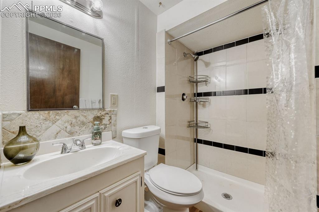 Image 18 of 30: Basement bathroom