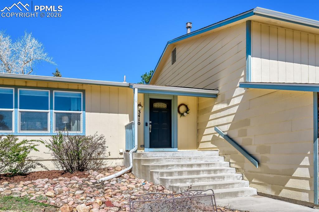 Image 3 of 30: Front of Structure