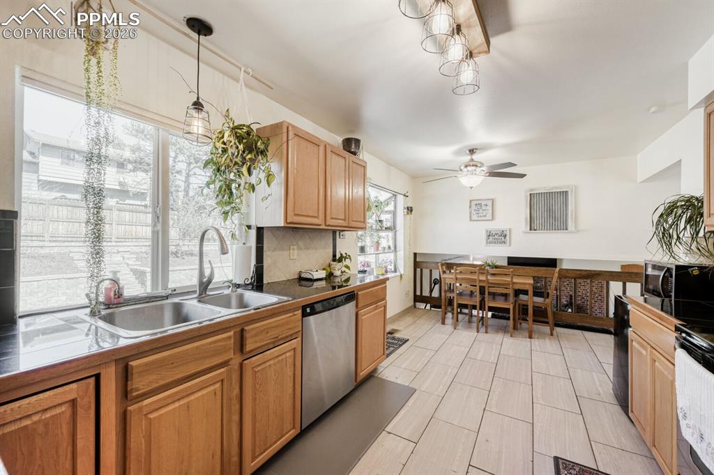 Image 8 of 30: Main level