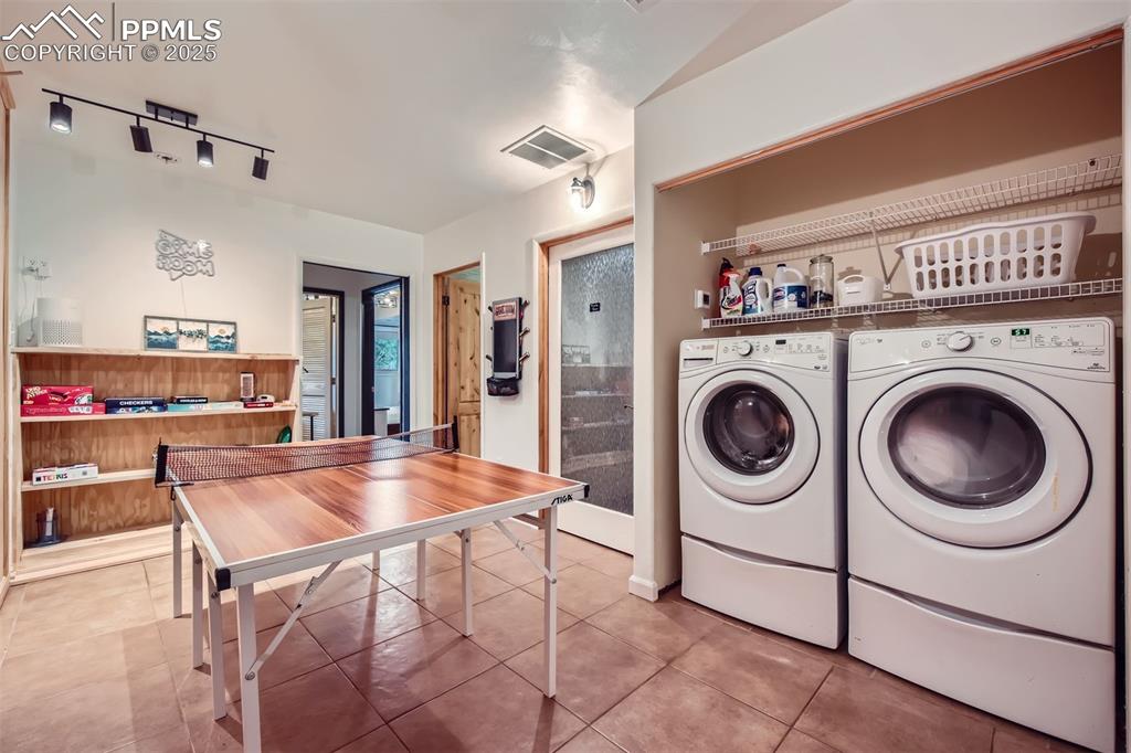 Image 11 of 16: Laundry