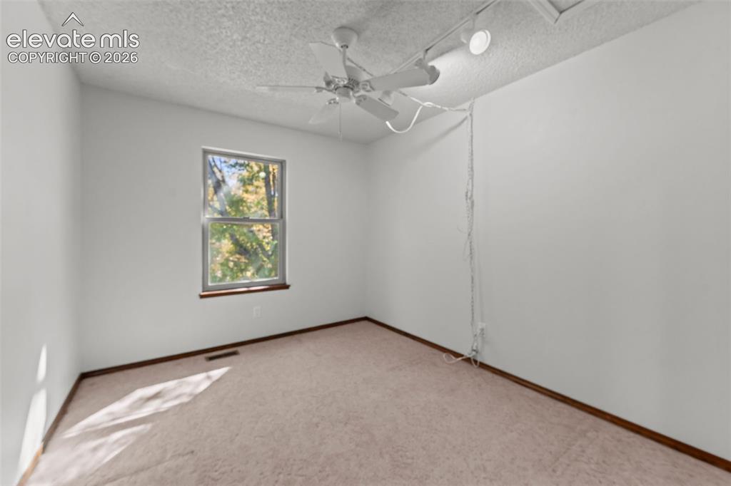 Image 11 of 22: Bedroom
