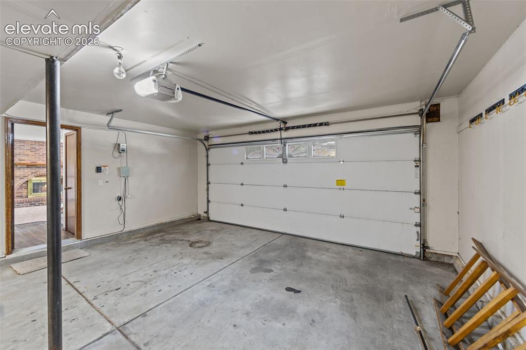 Image 16 of 22: Extra deep for storage