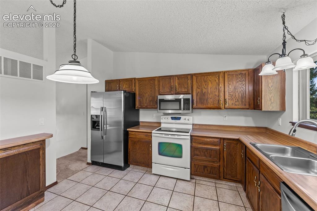 Image 5 of 22: Kitchen