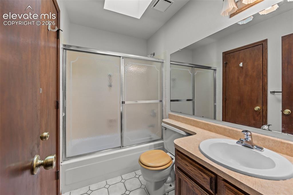 Image 9 of 22: Upper level full bath