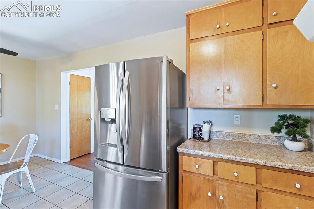 Image 10 of 37: Kitchen