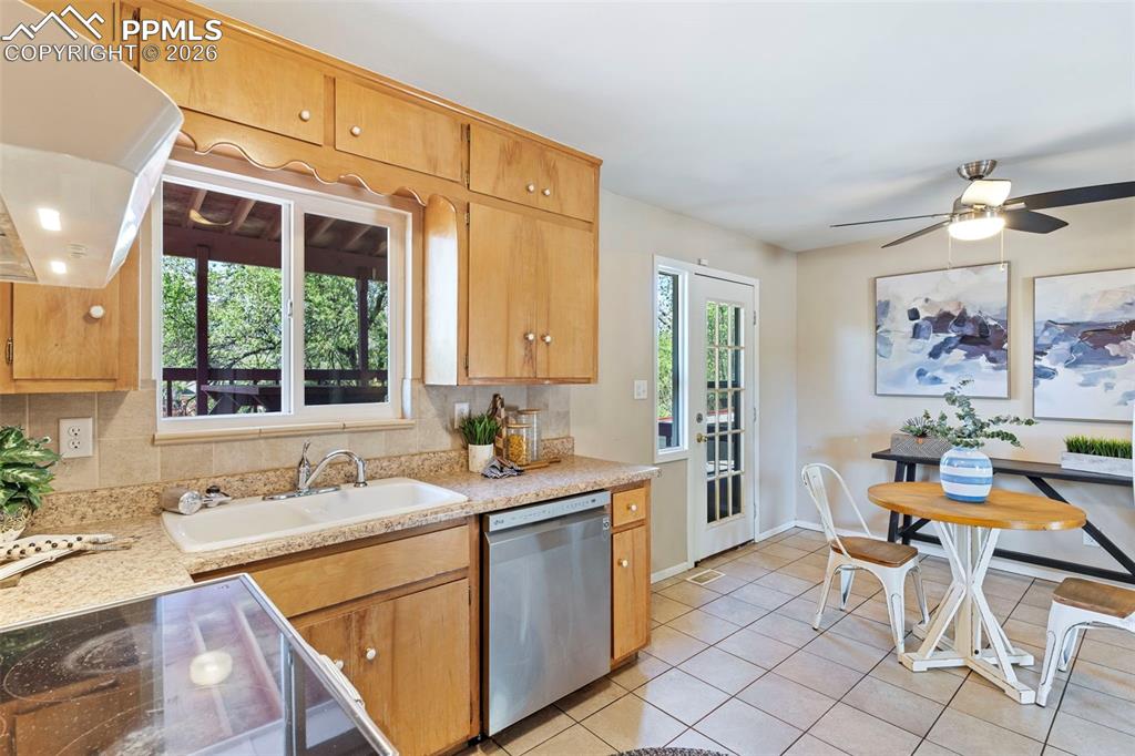 Image 12 of 37: Kitchen