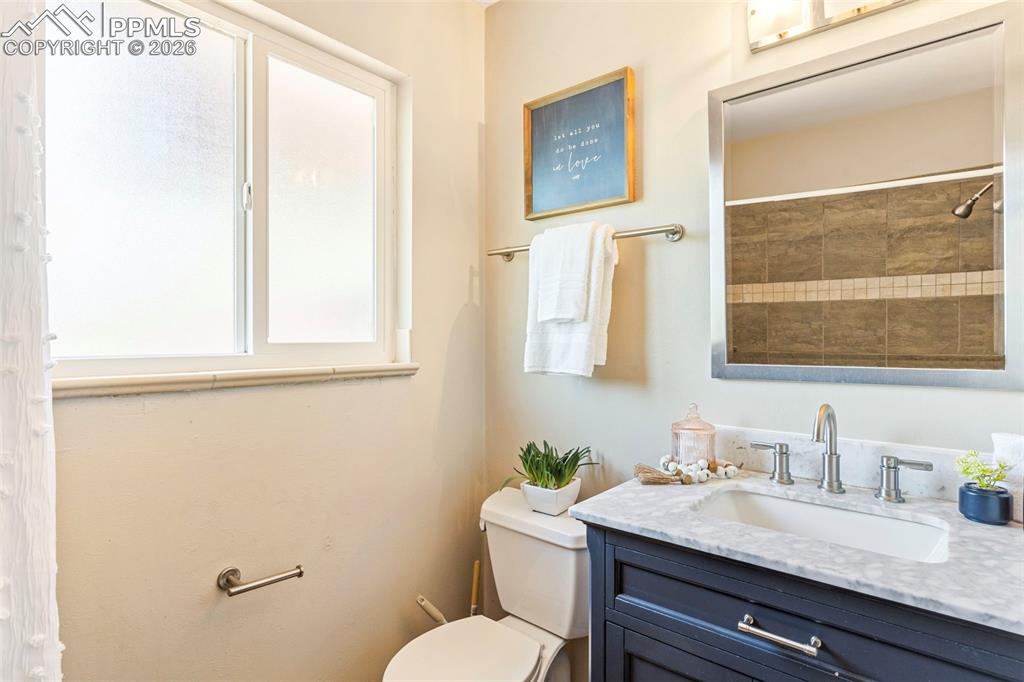 Image 18 of 37: Bathroom