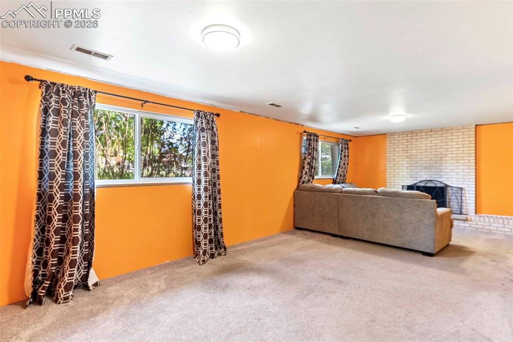 Image 22 of 37: Living Room