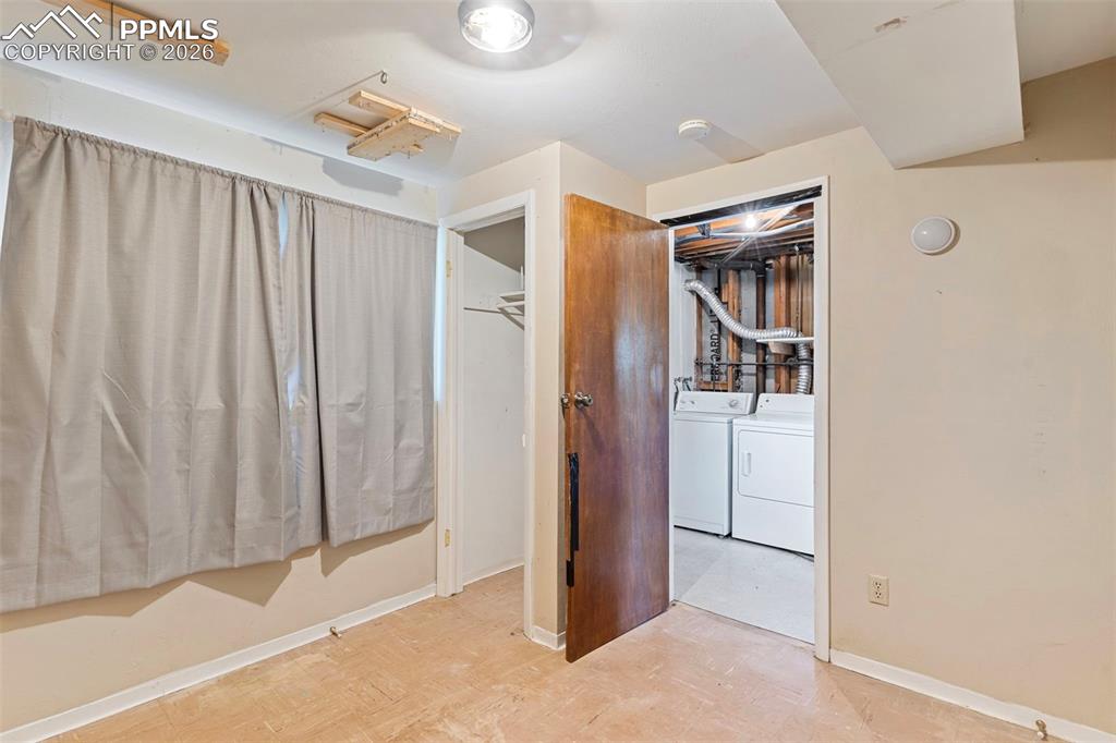 Image 29 of 37: Bathroom