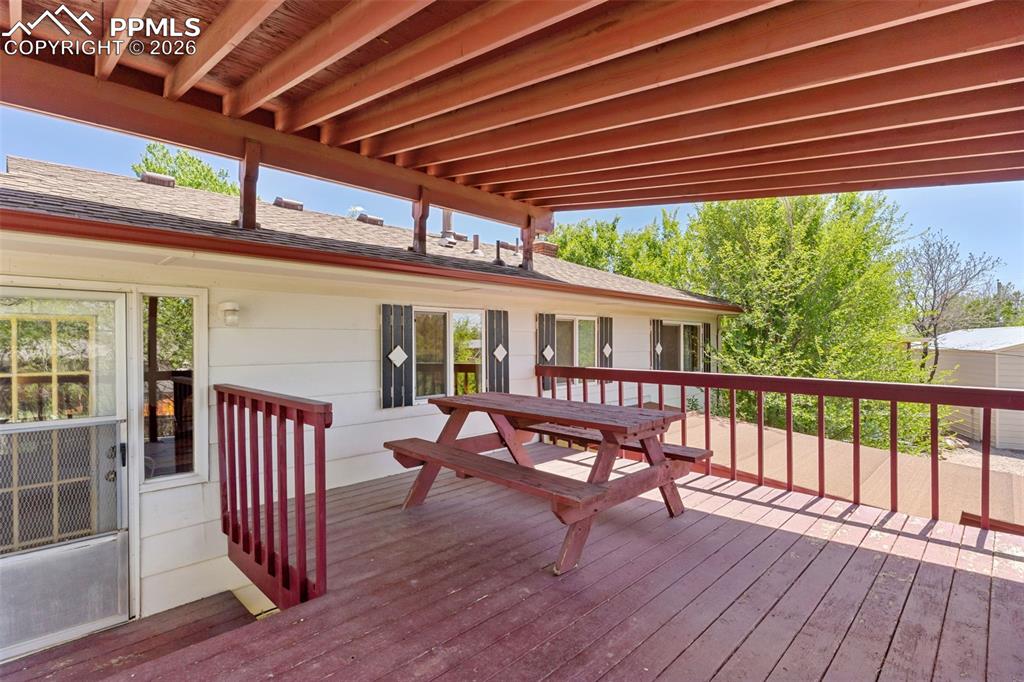 Image 32 of 37: Deck