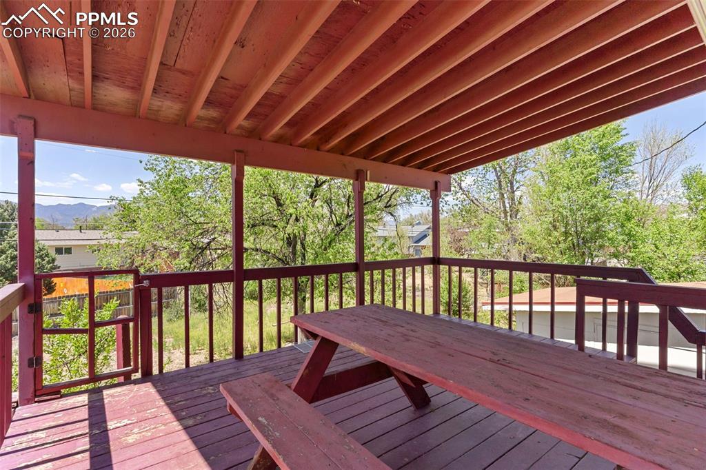 Image 33 of 37: Deck