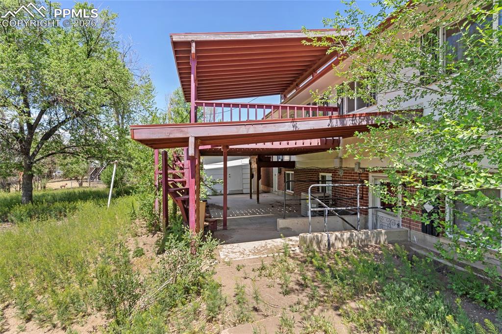 Image 36 of 37: Back of Structure