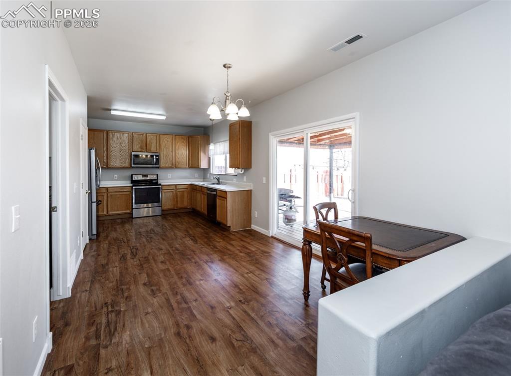 Image 14 of 45: Kitchen