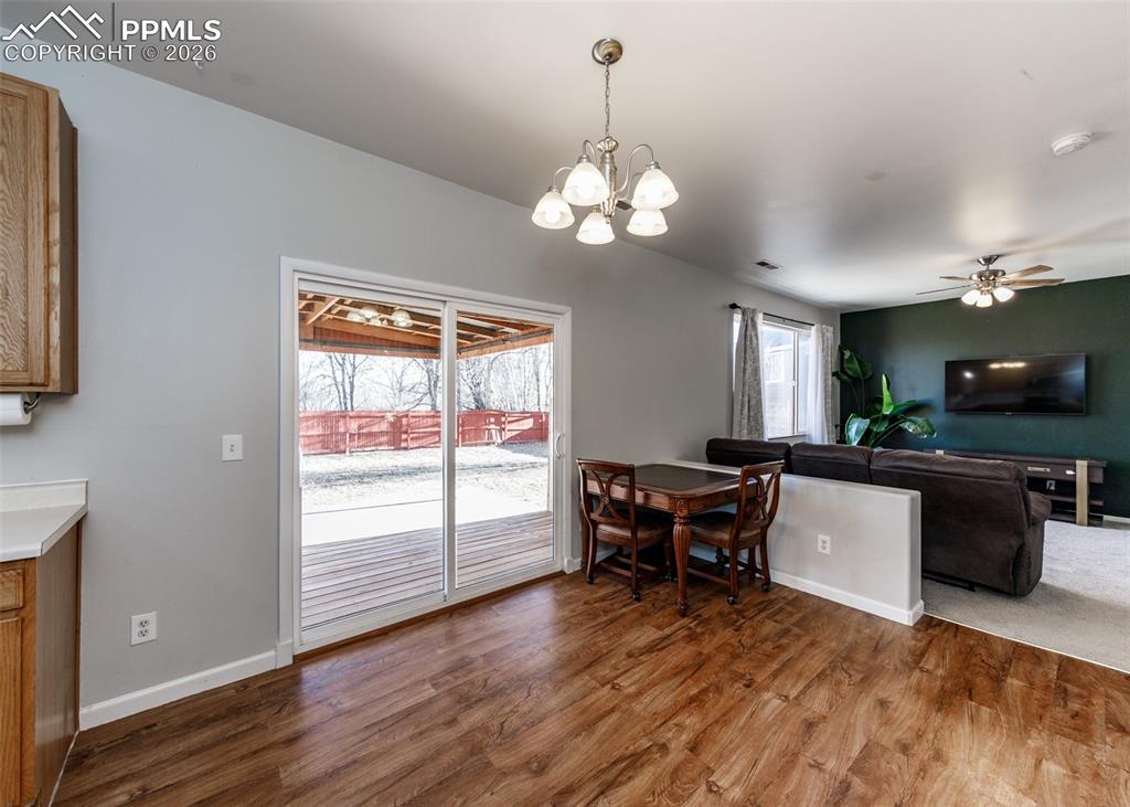 Image 15 of 45: Dining Area