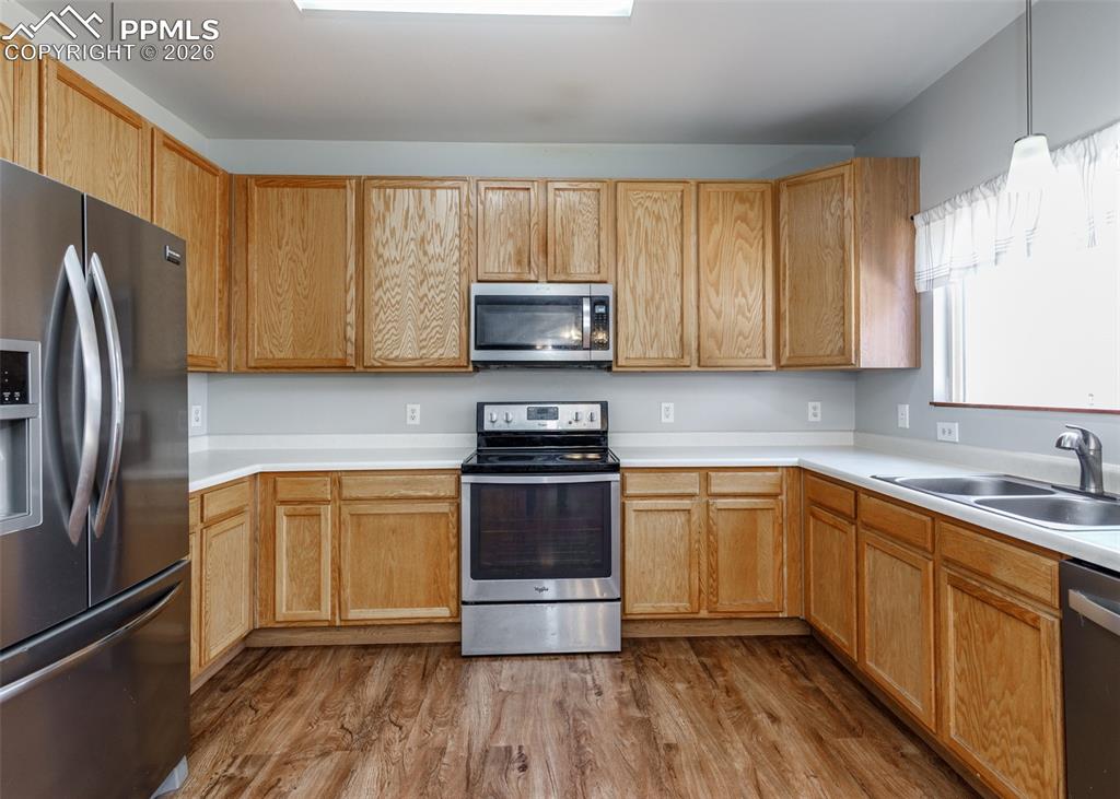 Image 16 of 45: Kitchen