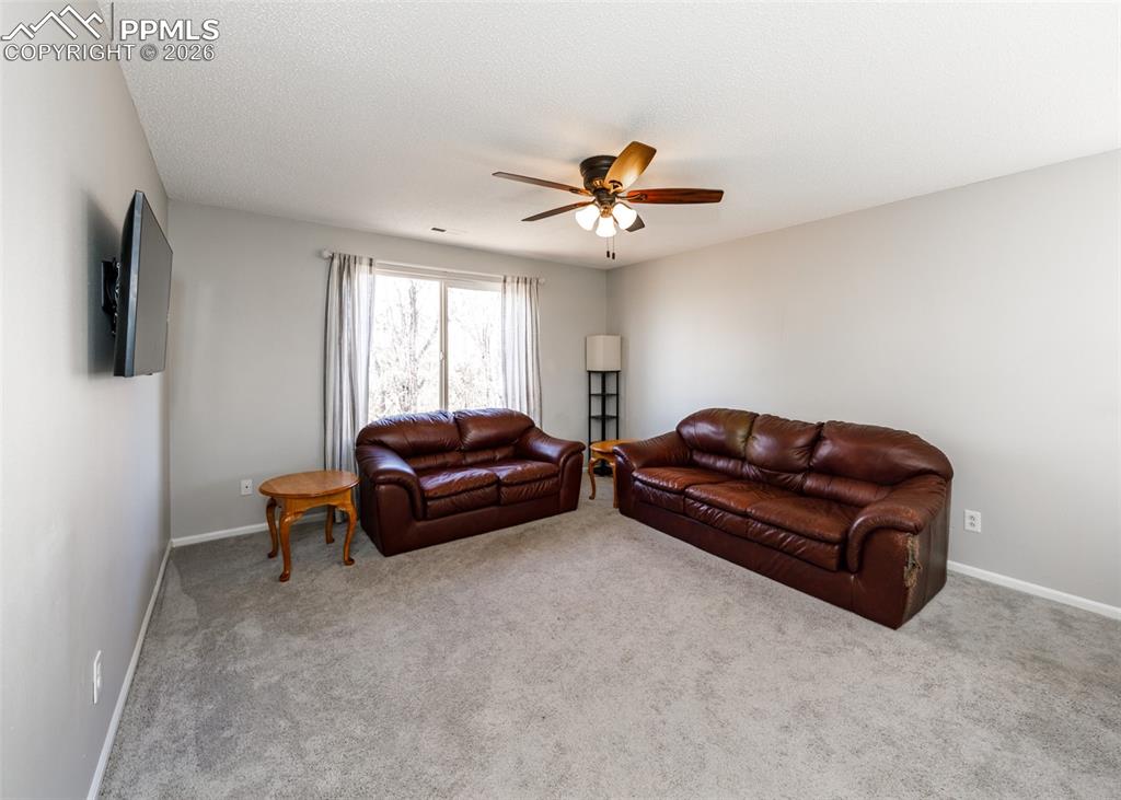 Image 21 of 45: Living Room