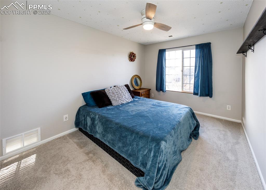 Image 26 of 45: Bedroom