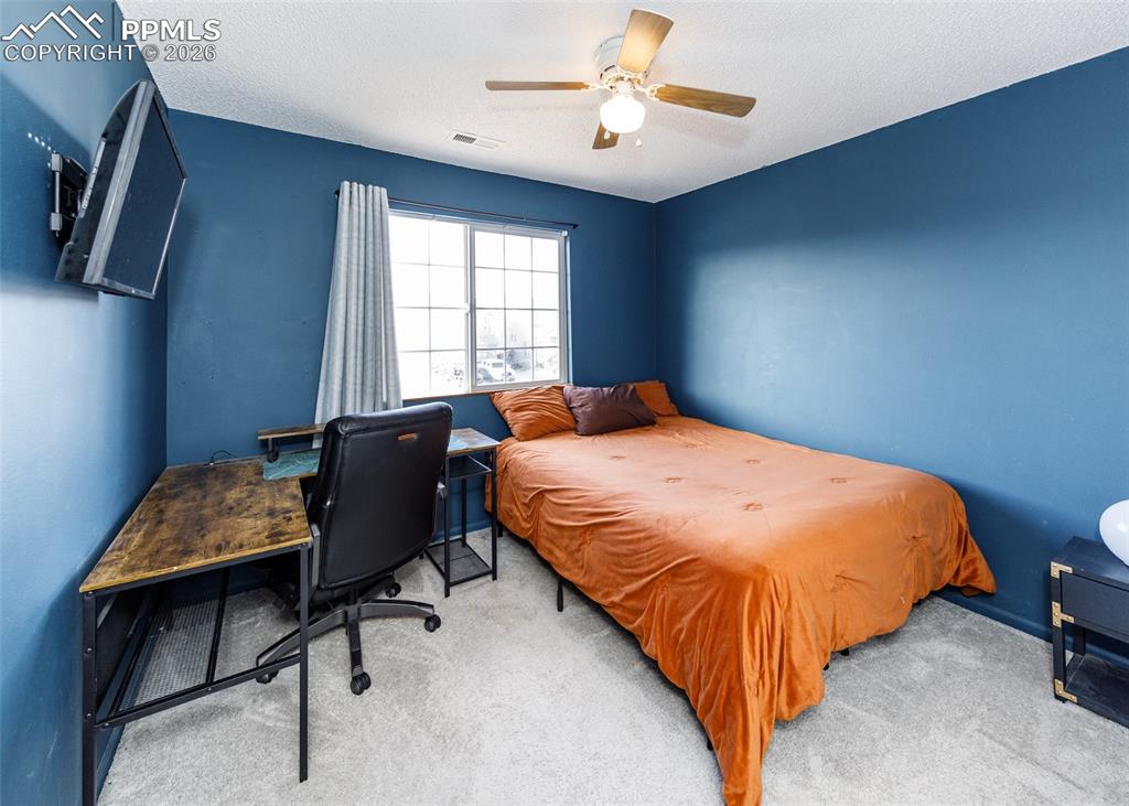 Image 28 of 45: Bedroom